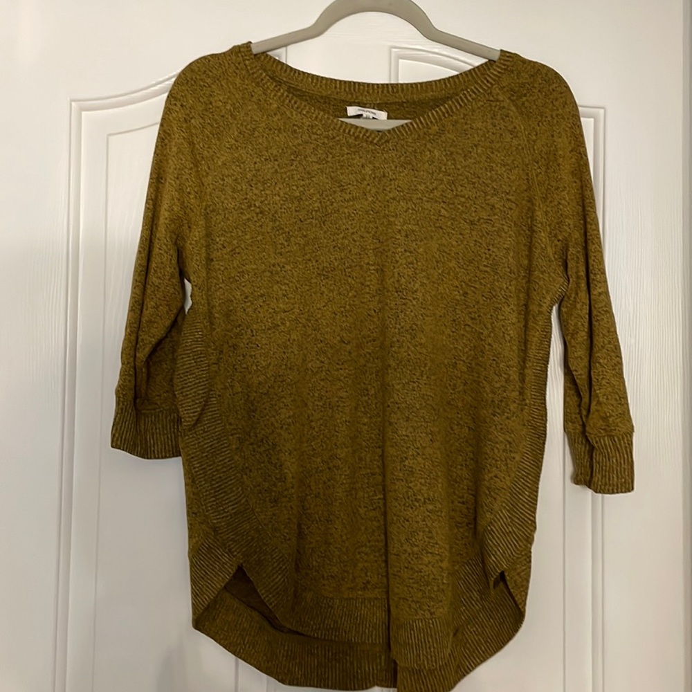 Maurice’s size medium 3/4 length top
